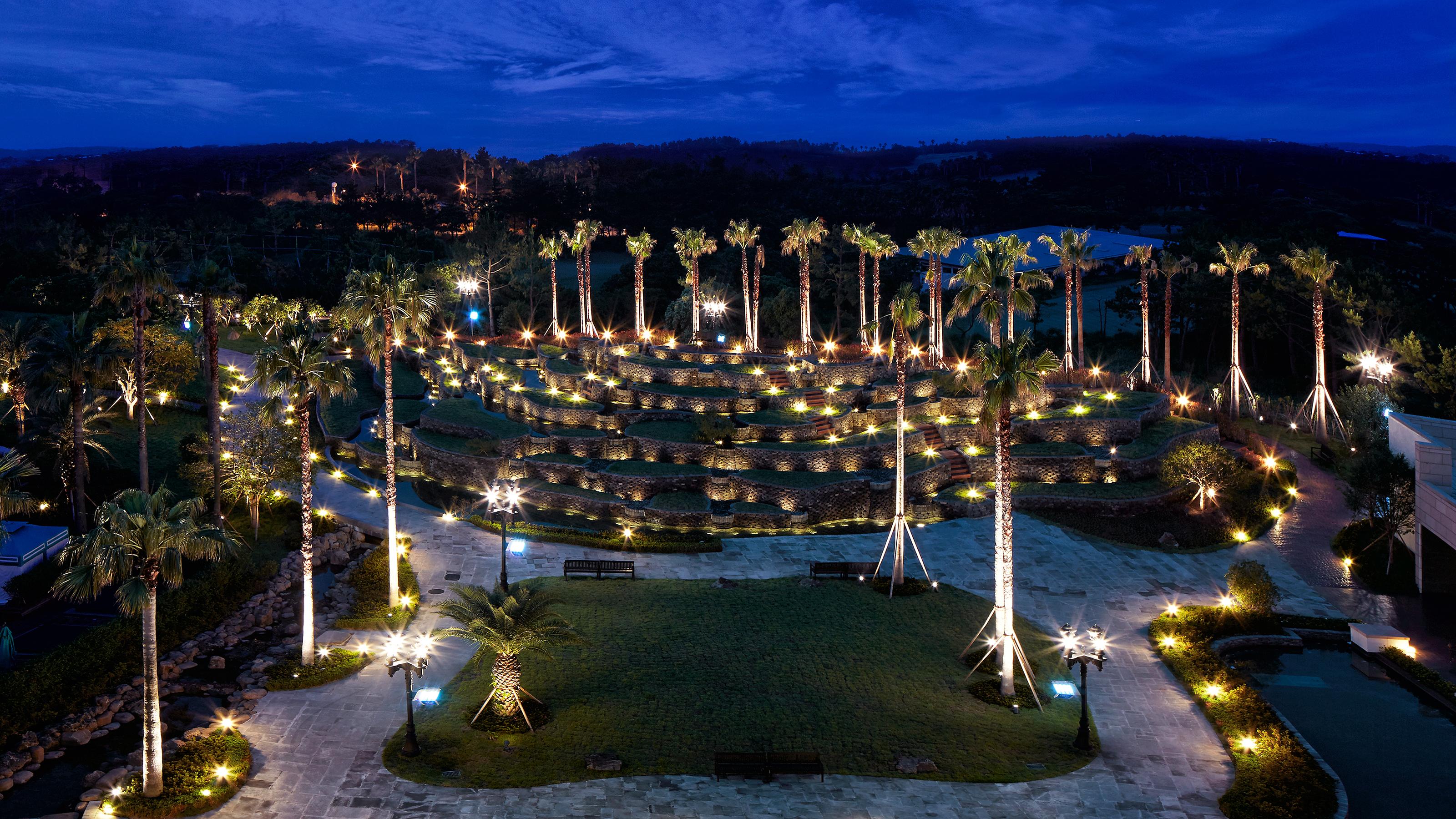 Kensington Jeju Hotel エクステリア 写真 The resort at night