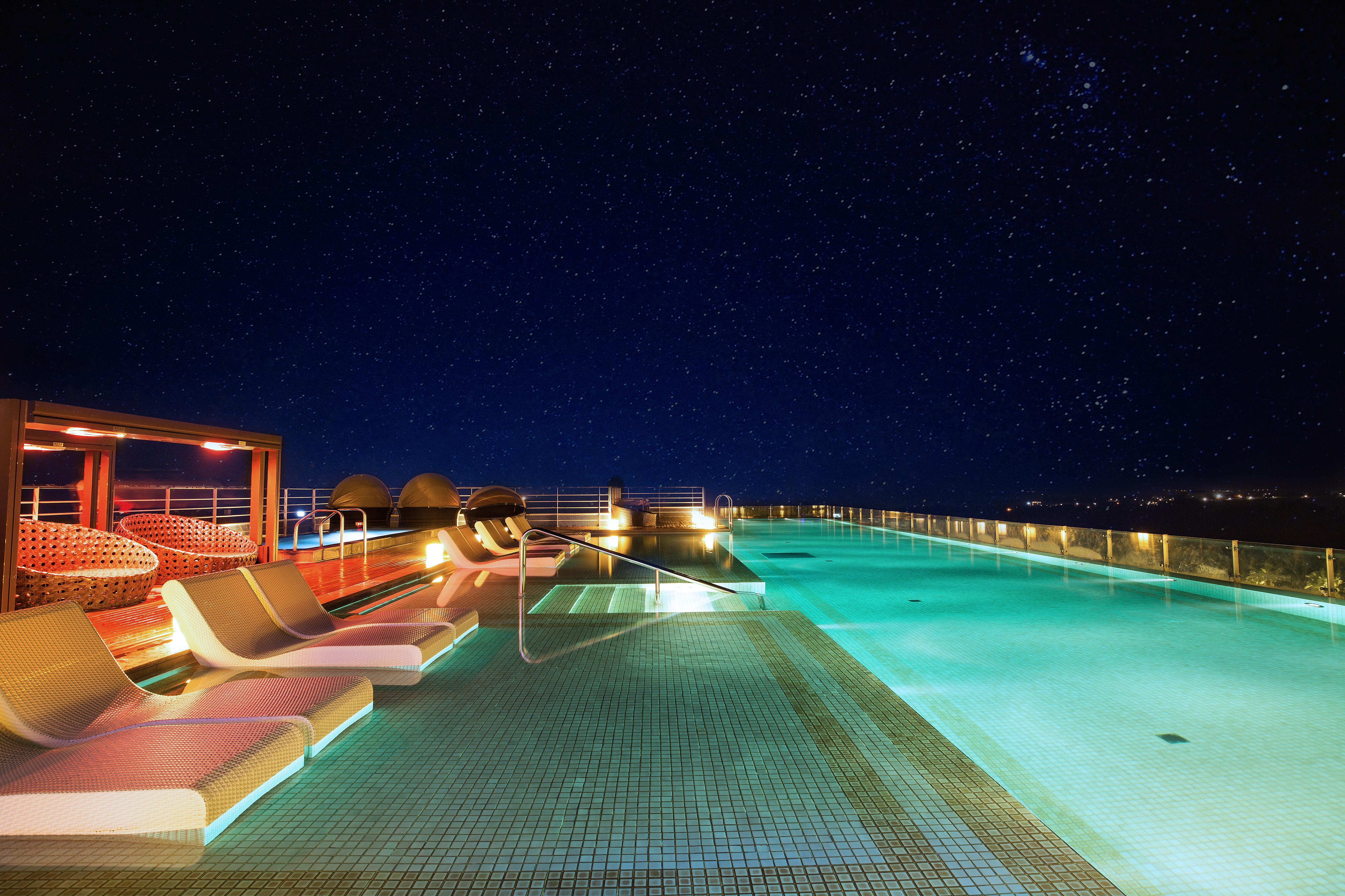 Kensington Jeju Hotel エクステリア 写真 Rooftop pool at the hotel
