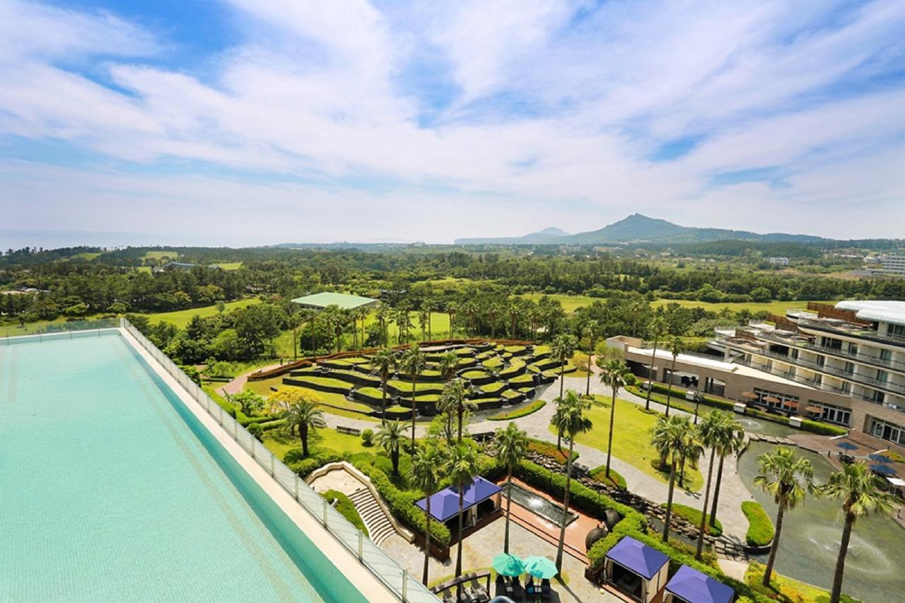 Kensington Jeju Hotel エクステリア 写真 Skyline view of the golf course