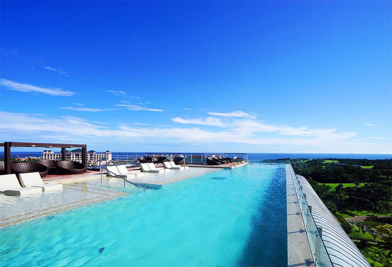 Kensington Jeju Hotel エクステリア 写真 Infinity pool at the top of the hotel